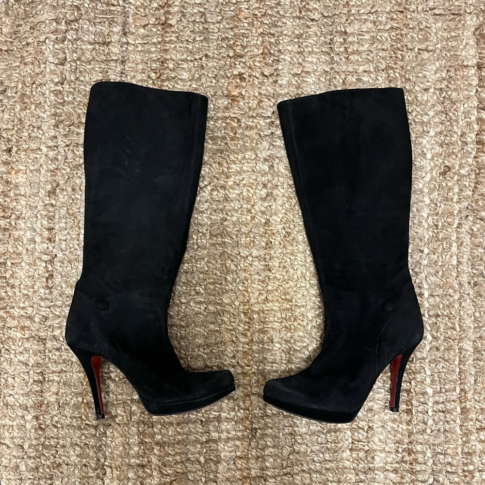 Buffalo London suede boots / red bottoms